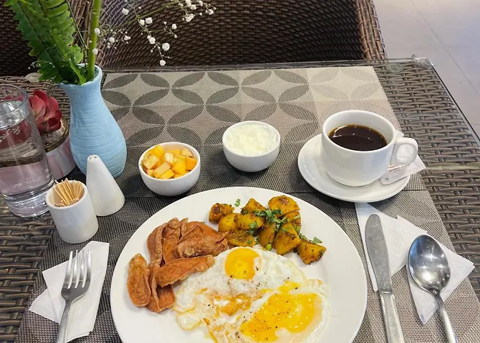 Ganapati Airport Hotel 2*